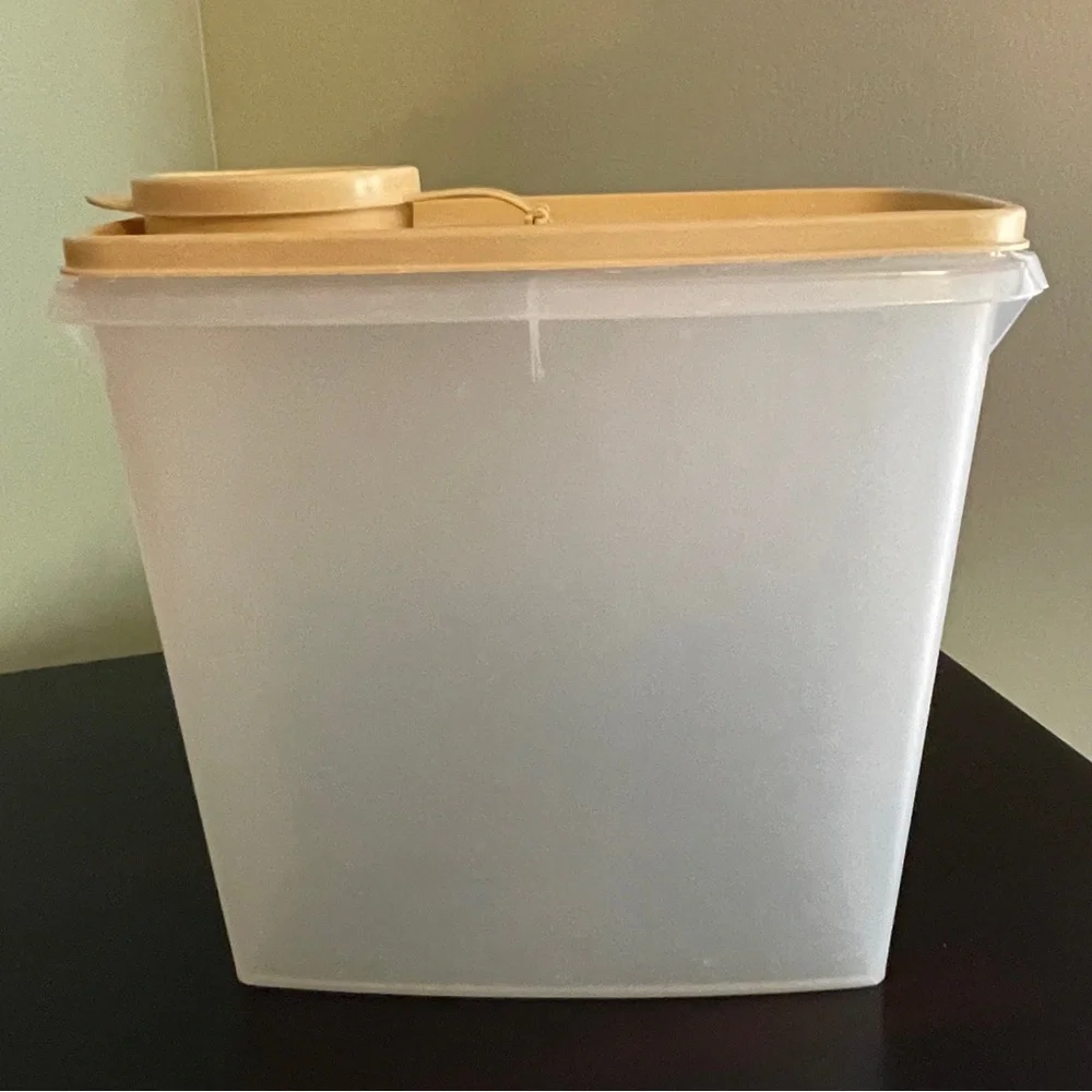 Lot of 2 Tupperware 20 & 13 Cup Cereal Keeper Containers #1588 #469 w/Almond Lid
